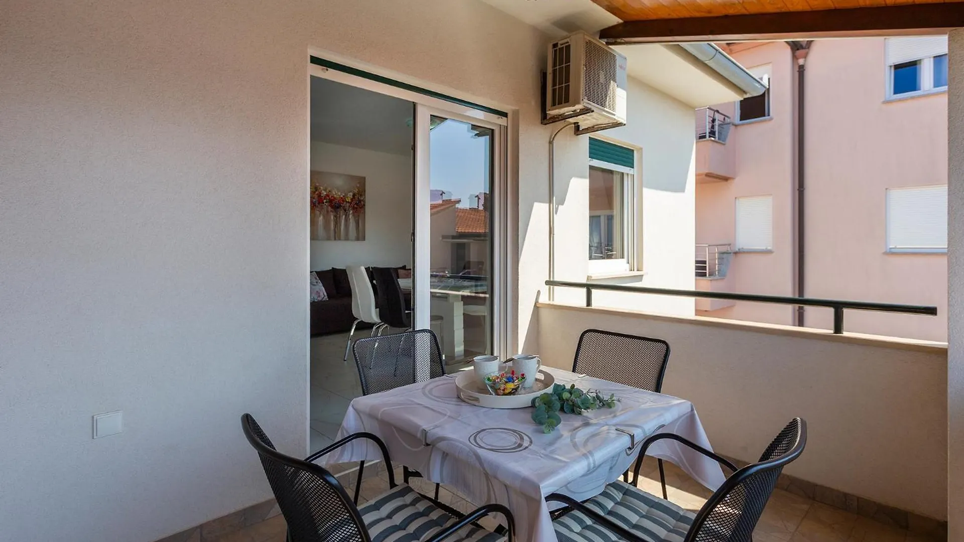 Apartments Tonka Near Beach And Sea Pula 3*,  Kroatien