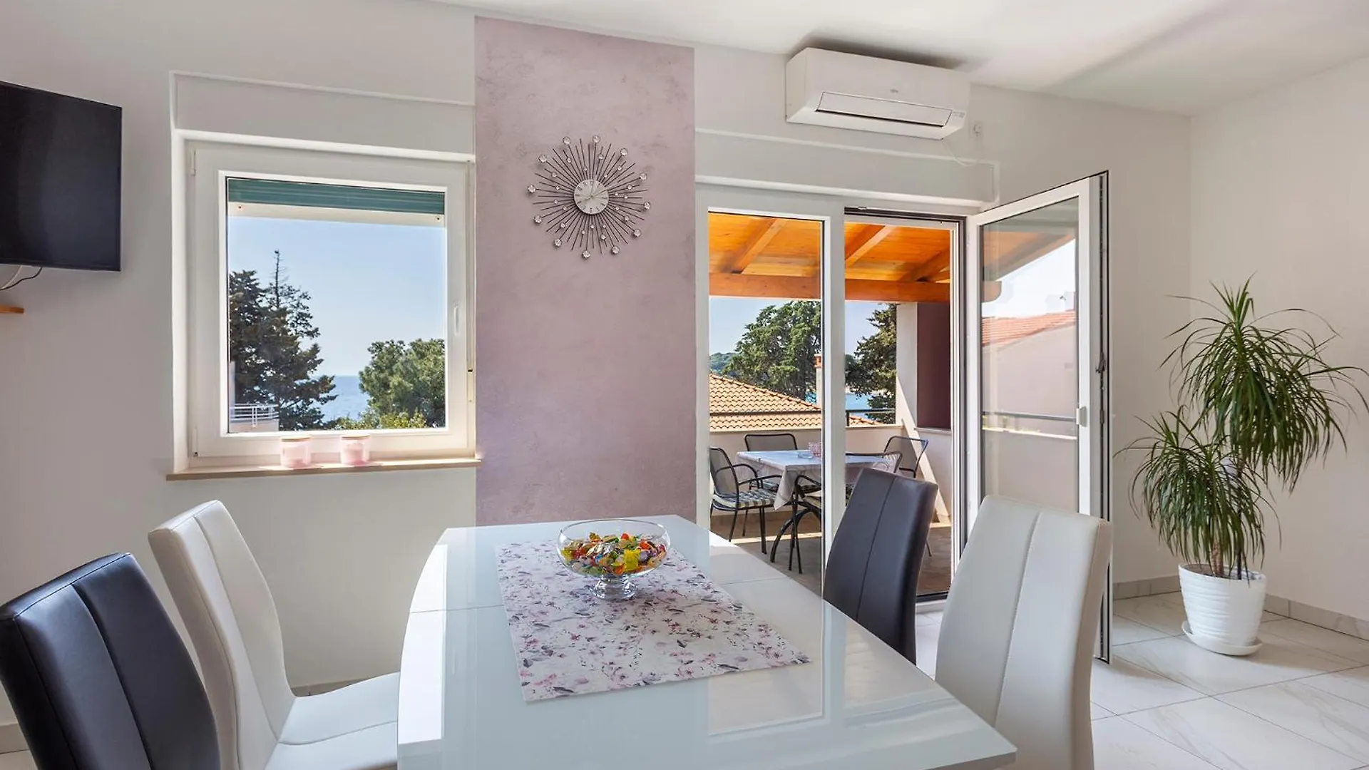 Apartments Tonka Near Beach And Sea Pula