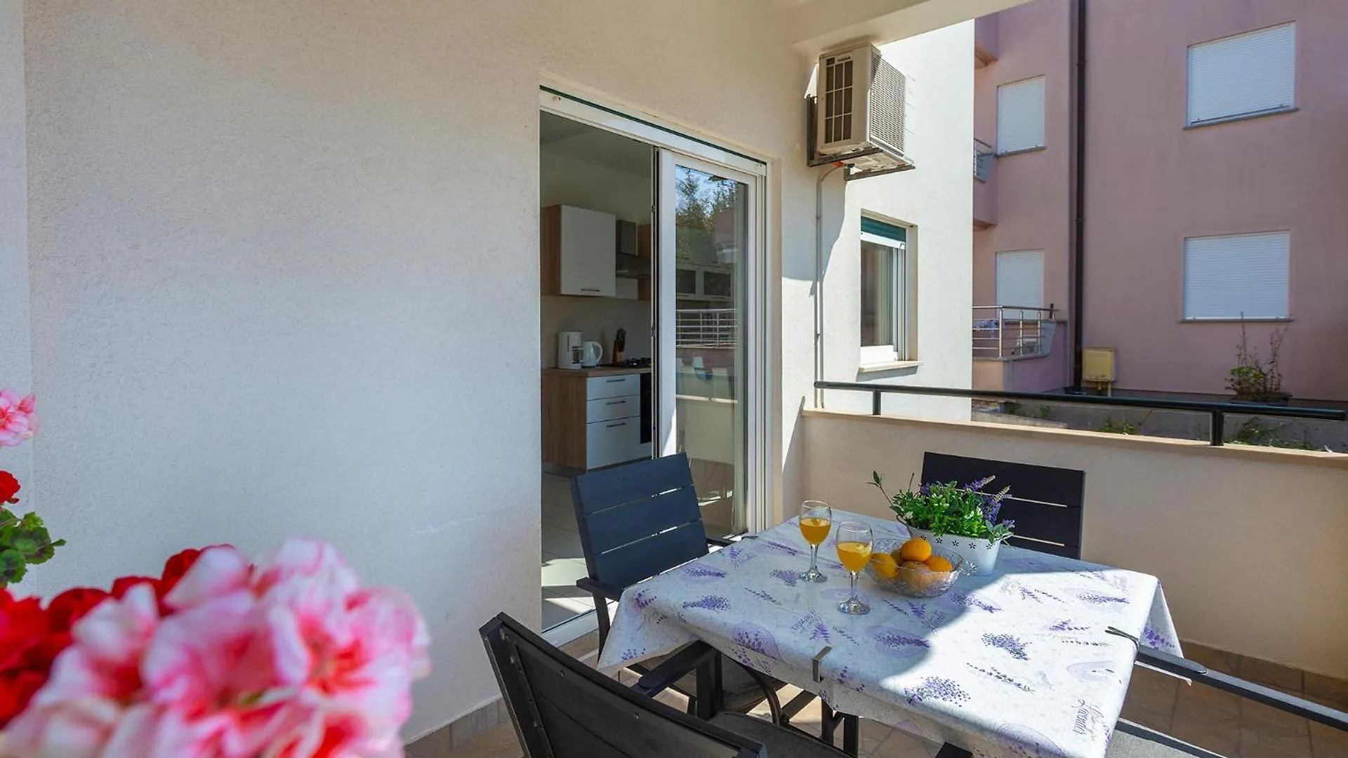 Apartments Tonka Near Beach And Sea Pula Maison d'hôtes