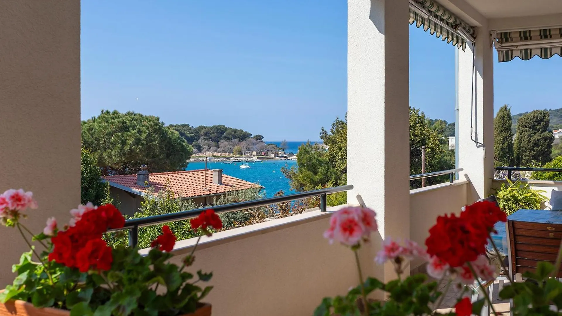 Apartments Tonka Near Beach And Sea Pula
