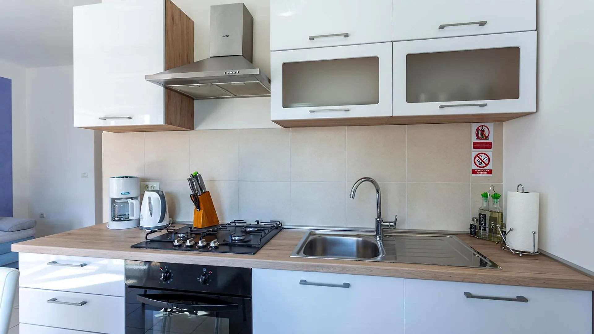 Apartments Tonka Near Beach And Sea Pula 3*,