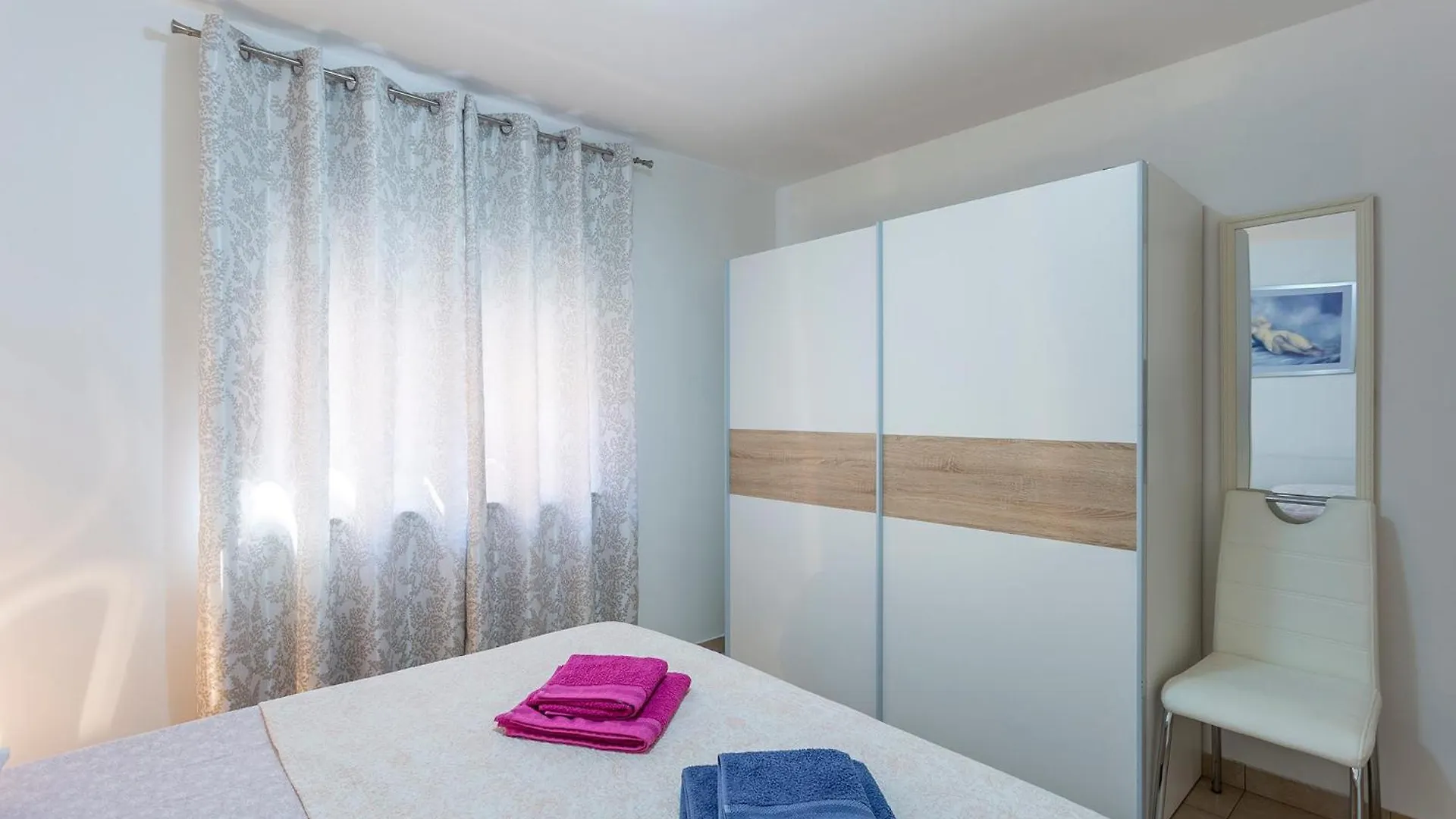 Apartments Tonka Near Beach And Sea Pula