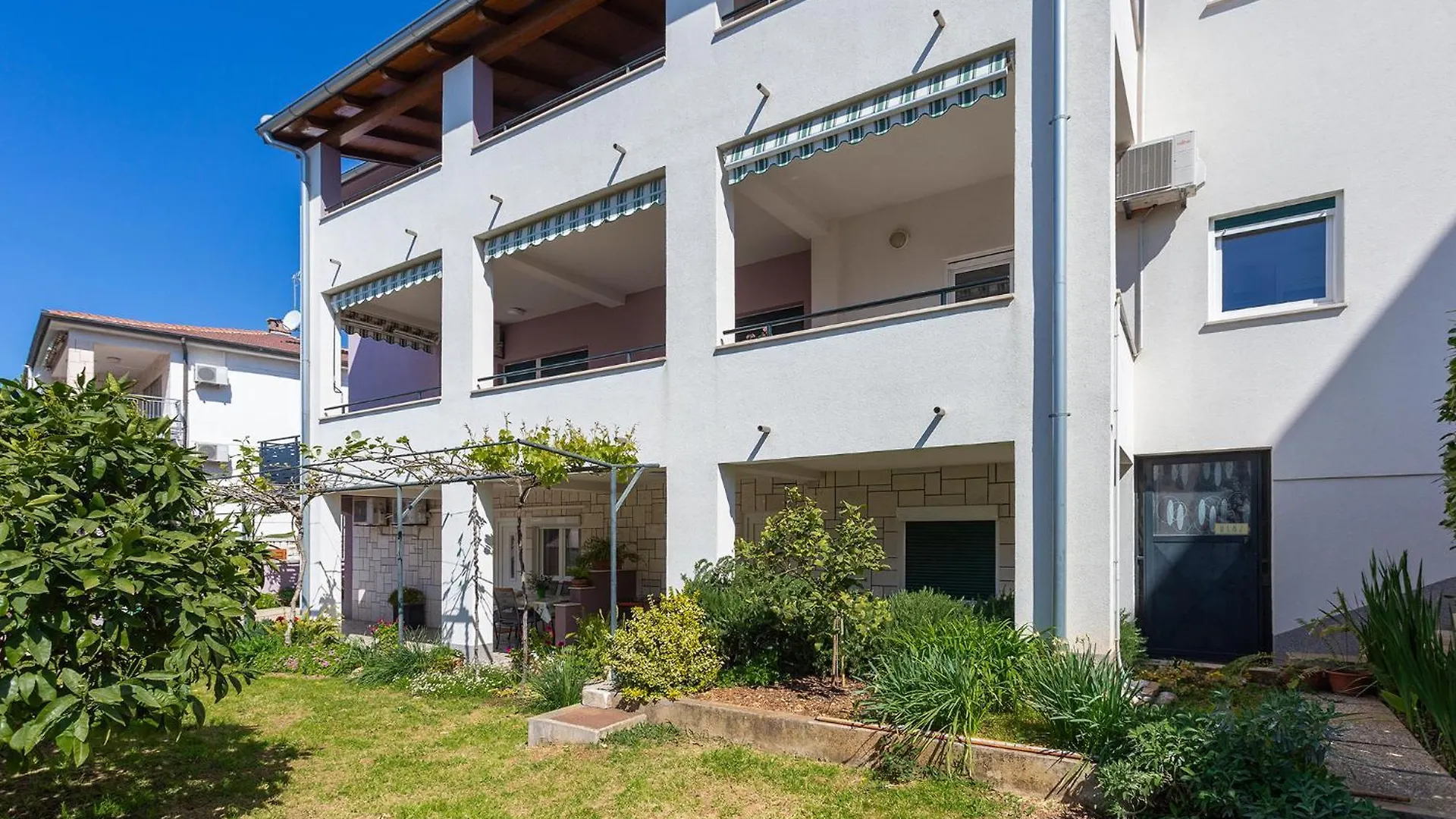 Apartments Tonka Near Beach And Sea Pula Kroatien