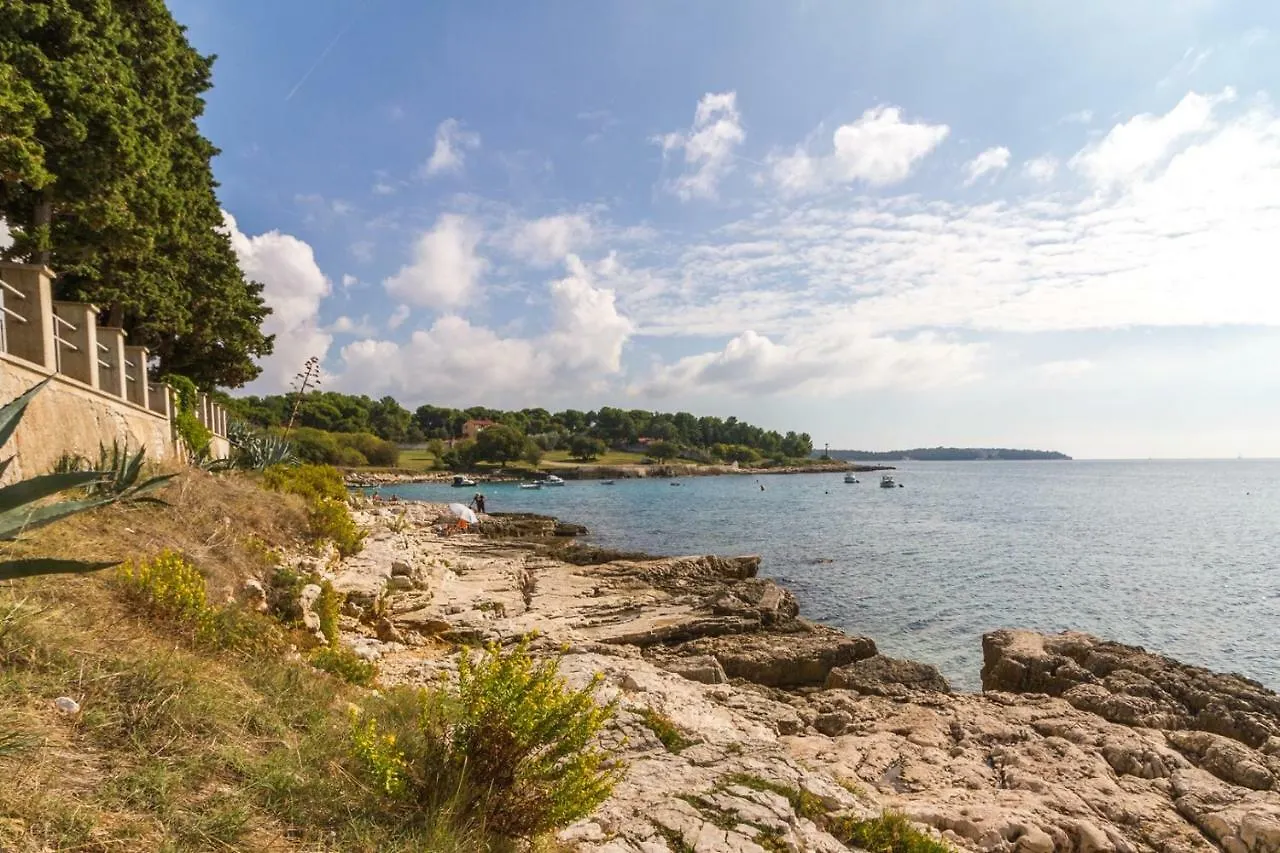 Apartments Tonka Near Beach And Sea Pula