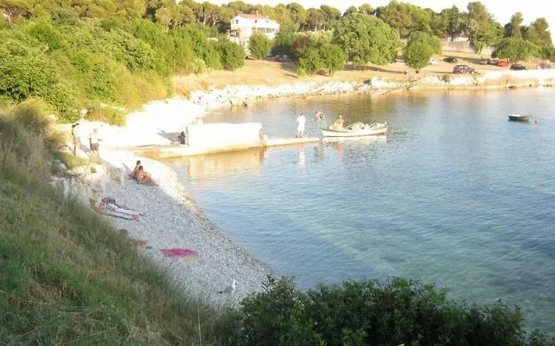 Apartments Tonka Near Beach And Sea Pula