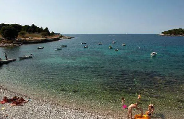 Apartments Tonka Near Beach And Sea Pula