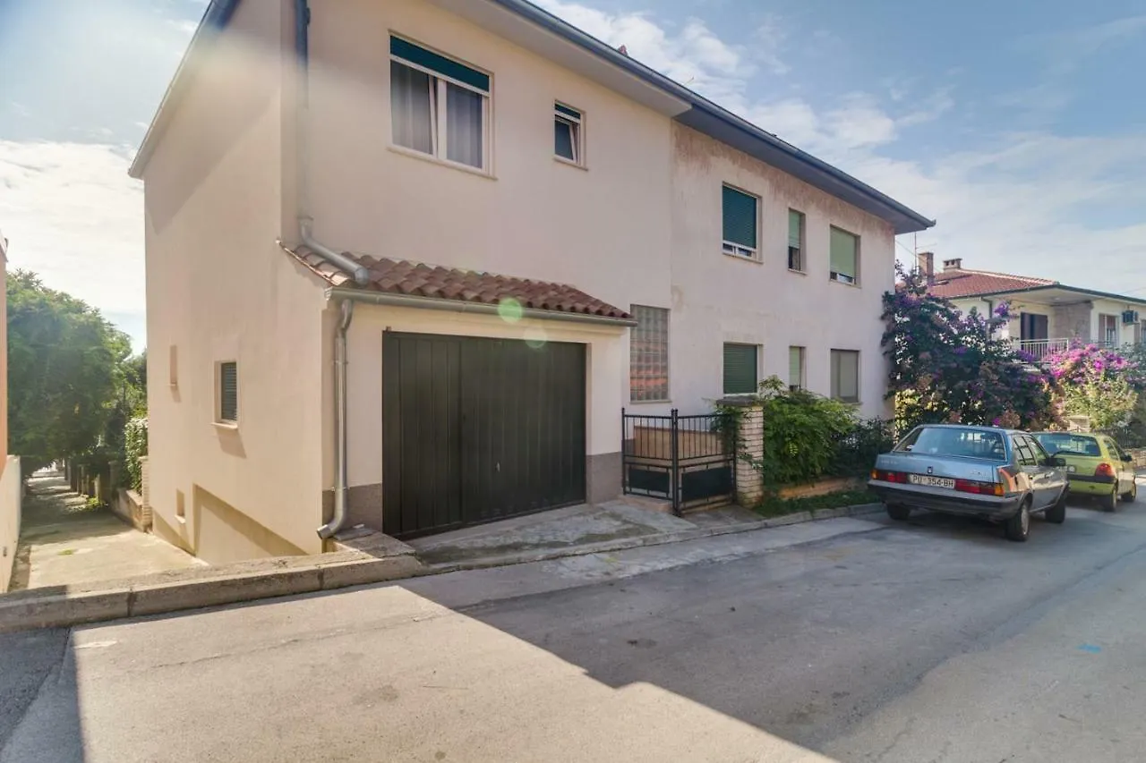 Apartments Tonka Near Beach And Sea Pula Croatie