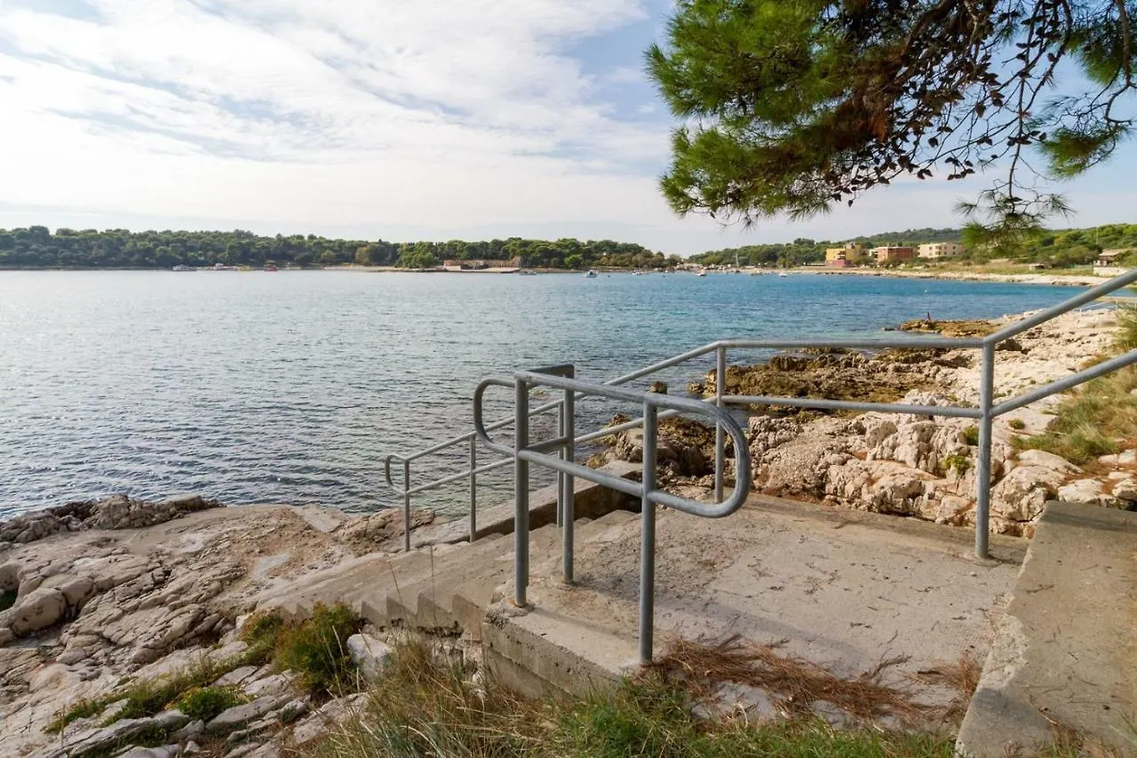 Apartments Tonka Near Beach And Sea Pula