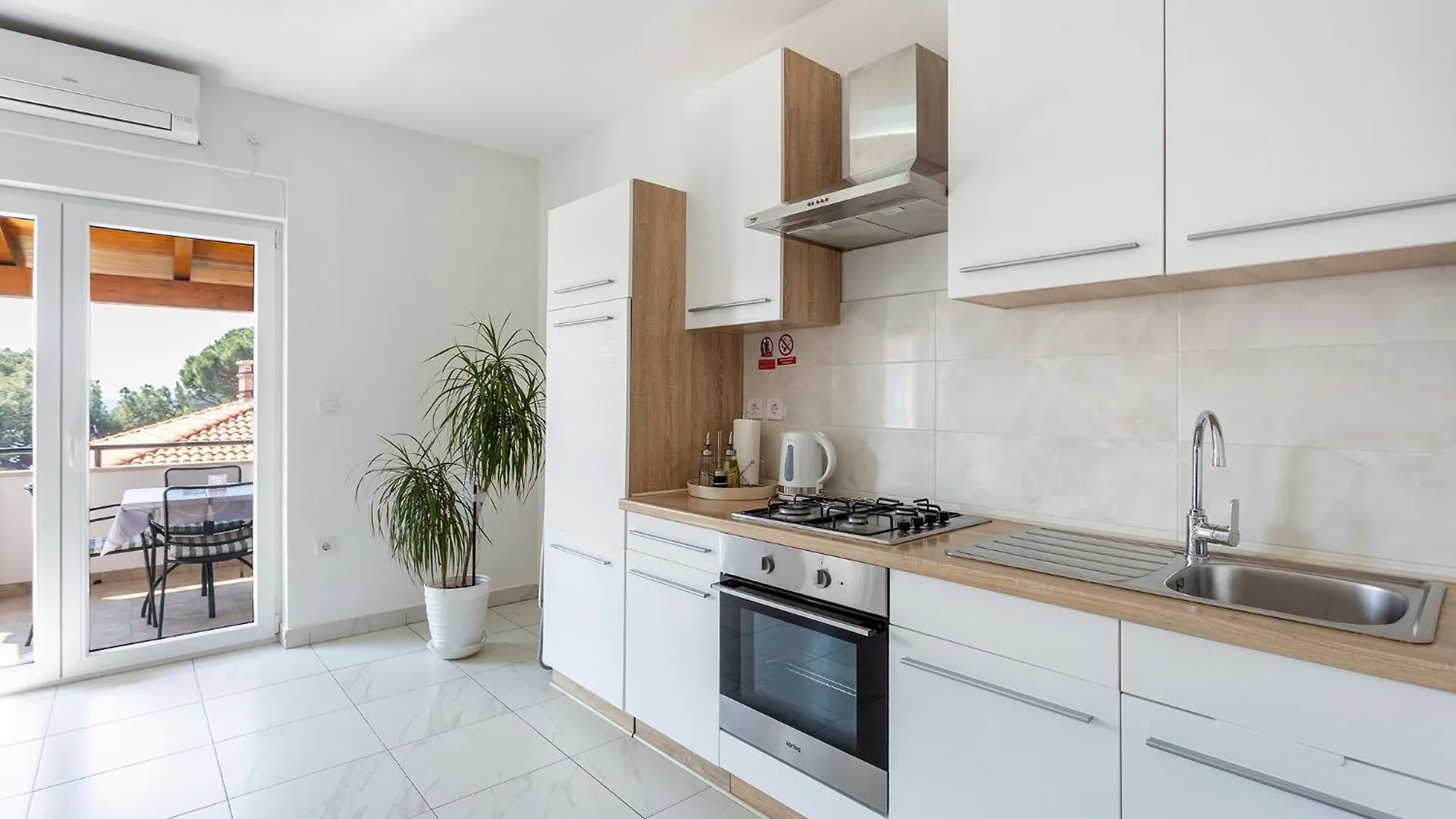 Apartments Tonka Near Beach And Sea Pula Guest house